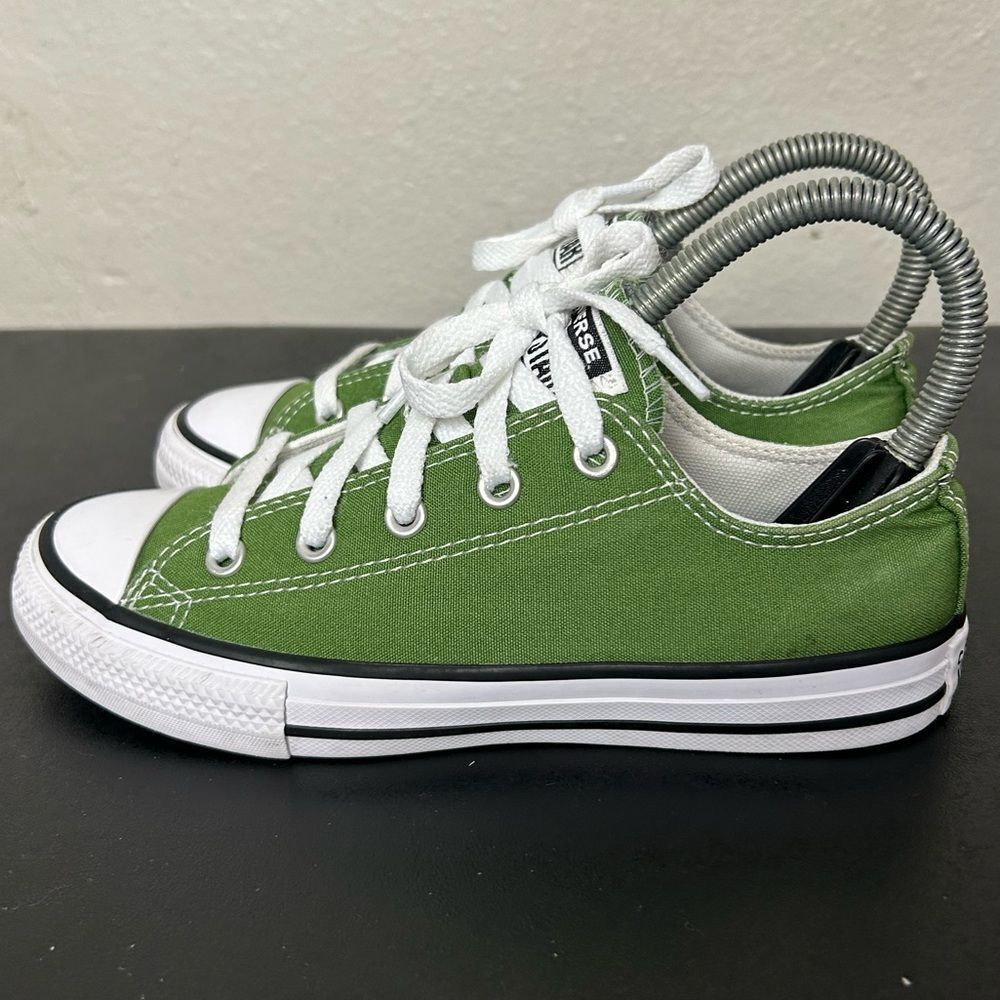 Converse Chuck Taylors, Green and White Sneakers youth size 2 - Picture 2 of 10